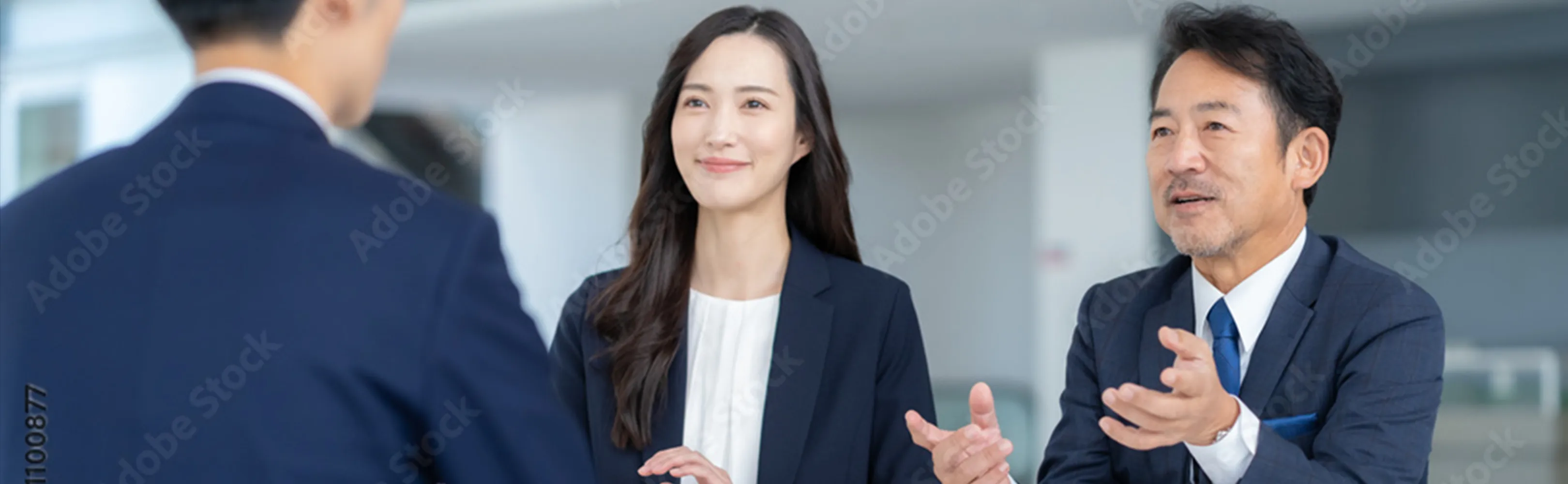 社員同士で話す様子